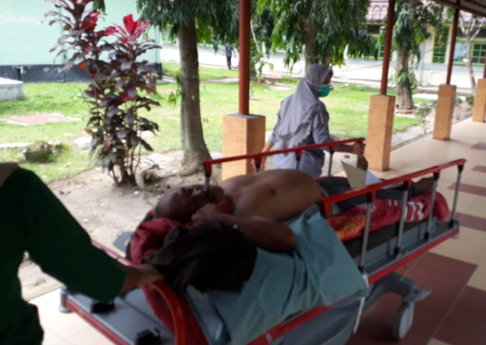 jatuh_dari_lantai_iii_warga_jalan_renville_dilarikan_ke_rumah_sakit