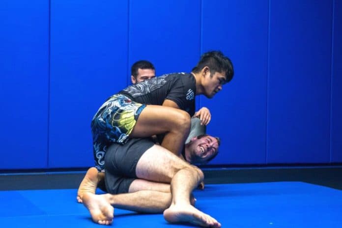 jeka_saragih_si_tendangan_maut_yang_siap_guncang_panggung_ufc