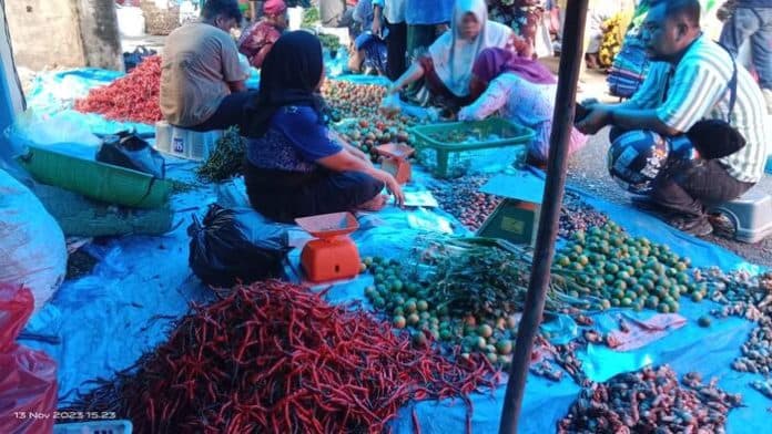 jelang_akhir_tahun_harga_cabai_di_pasar_sibuhuan_naik_jadi_rp60_ribu_per_kg