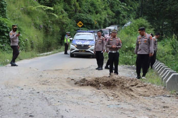 jelang_idulfitri_1444_h_kapolres_tanah_karo_cek_kesiapan_jalur_alternatif_berastagi_kabanjahe