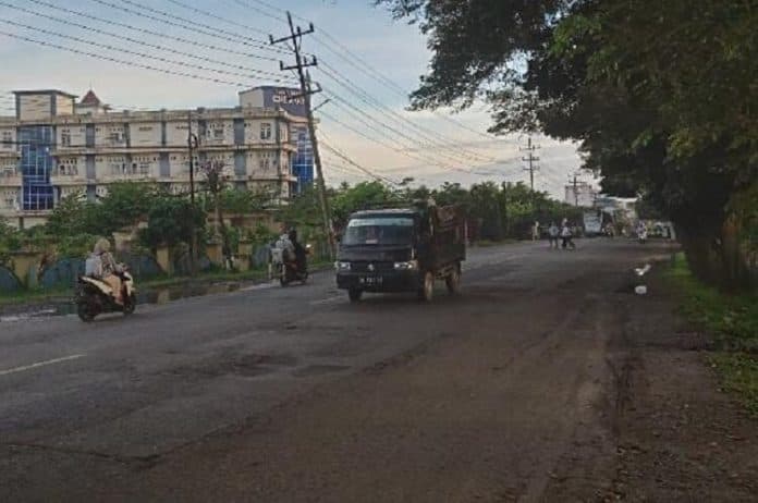 jelang_libur_akhir_pekan_volume_kendaraan_menurun_di_jalan_m_yamin_tebing_tinggi