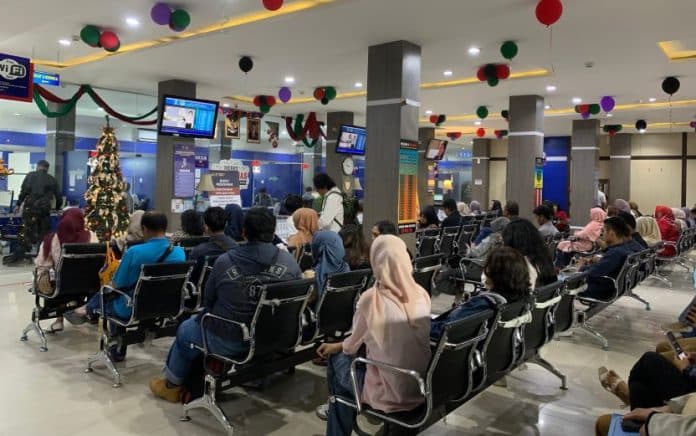 jelang_libur_nataru_pemohon_paspor_di_medan_meningkat