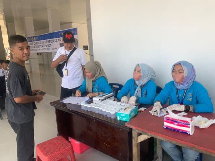 jelang_mudik_lebaran_bnnk_polres_langkat_cek_urine_sopir_bus