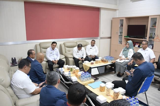jelang_pelaksanaan_porkab_deli_serdang_pj_sekda_terima_audiensi_koni