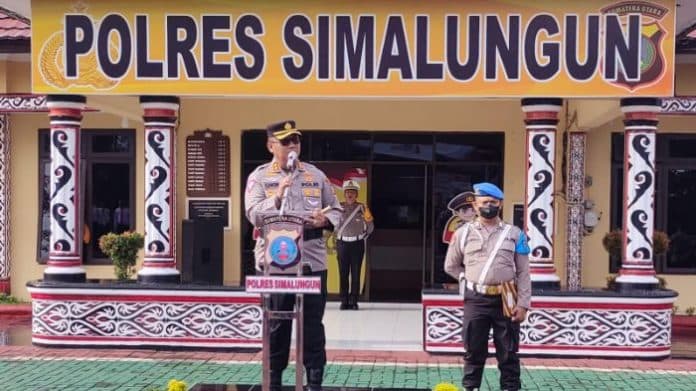jelang_pelantikan_presiden_kapolres_instruksikan_pengawasan_ketat_dan_sinergitas_tni_polri_di_simalungun
