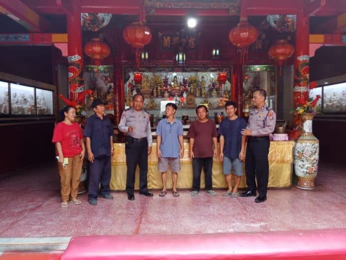jelang_pemilu_polres_tebing_tinggi_sambangi_vihara_mahadana