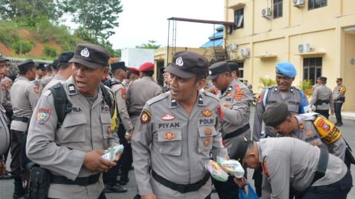 jelang_pilkada_kapolres_labusel_ingatkan_personel_tak_ada_yang_tinggalkan_tps