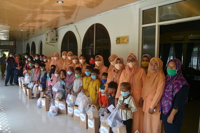 jelang_ramadhan_dharma_wanita_dprd_langkat_santuni_anak_yatim
