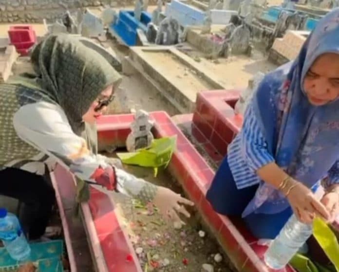 jelang_ramadhan_dua_tpu_di_deli_serdang_dipadati_peziarah