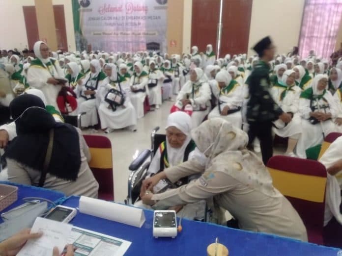 jemaah_kloter_1_asal_asahan_masuk_asrama_haji_usia_tertua_94_tahun