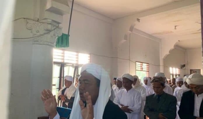 jemaah_tarekat_naqsabandiyah_tetapkan_besok_1_syawal_1445_h