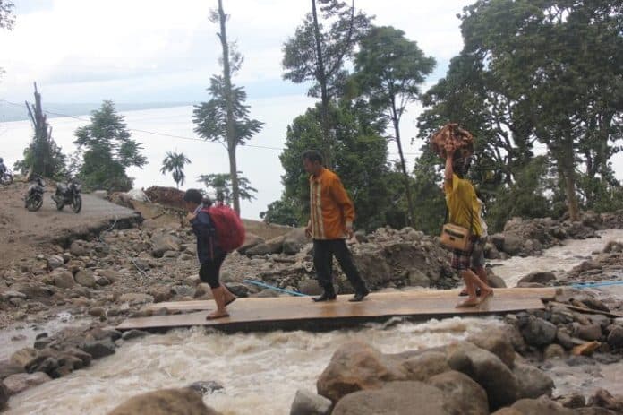jembatan_darurat_pascabanjir_di_binanga_bolon_belum_dibangun
