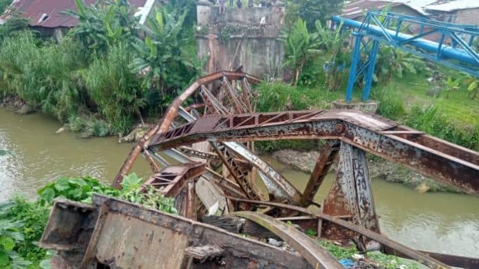 jembatan_di_jalan_brigjen_katamso_gang_perbatasan_ambruk_ke_sungai_deli