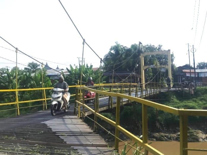 jembatan_gantung_di_kota_bangun_memprihatinkan
