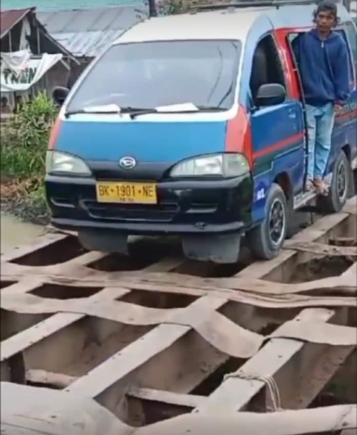 jembatan_penghubung_antara_sergai_dan_batu_bara_rusak_berat_sudah_ada_korban