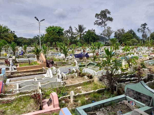jenazah_di_kubur_bertindihan_warga_minta_pertambahan_lahan_tpu