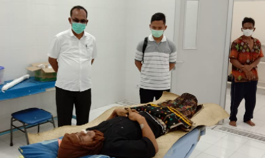 jenazah_lamhot_simarmata_dibawa_ke_rumah_sakit_bahayangkara_medan_untuk_diotopsi