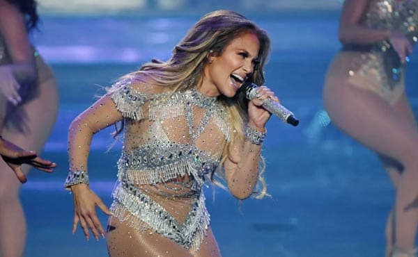 jennifer_lopez_diam_diam_batalkan_7_konser_di_as