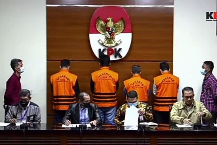 jerat_suap_sang_rektor_unila_libatkan_wakil_rektor_hingga_ketua_senat_dan_dosen