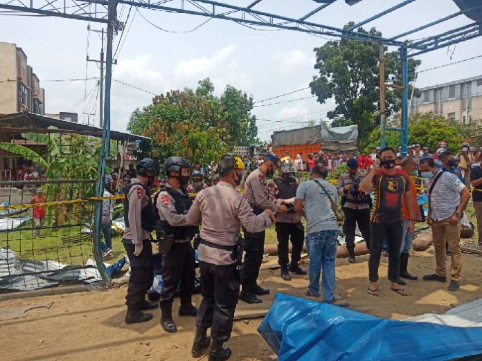jibom_brimob_poldasu_turun_ke_lokasi_ledakan_bengkel