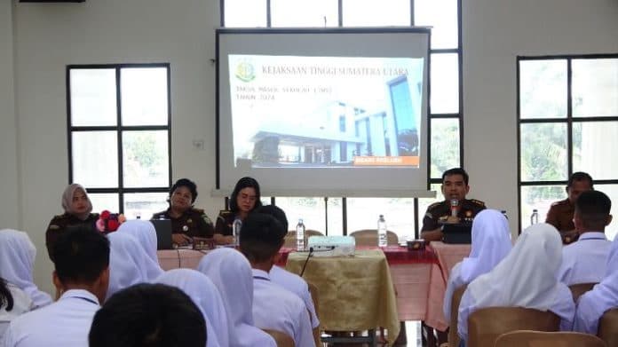jms_di_sman_2_medan_kejati_sumut_ingatkan_bahaya_narkoba_dan_pelanggaran_uu_ite