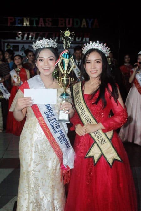 johannes_damanik_dan_nathamia_purba_terpilih_sebagai_putra_dan_putri_duta_pariwisata_simalungun_2021