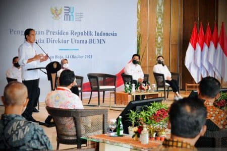 jokowi_beri_tenggak_waktu_2_tahun_bagi_bumn