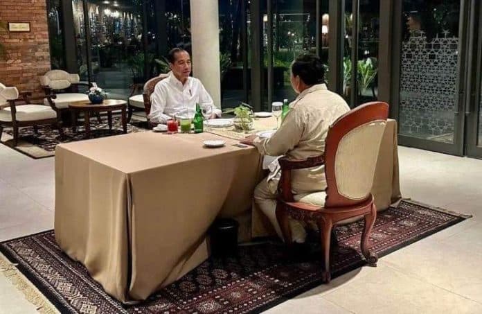 jokowi_dan_prabowo_santap_malam_bersama_bahas_transisi_pemerintahan