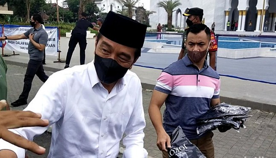 jokowi_jangan_pilih_pemimpin_senang_duduk_di_istana_dengan_ac_dingin