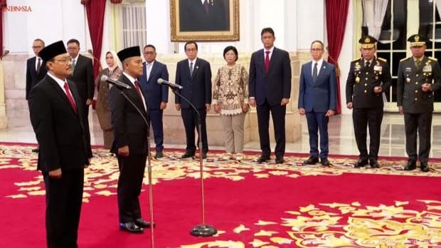 jokowi_lantik_eddy_hartono_sebagai_kepala_bnpt