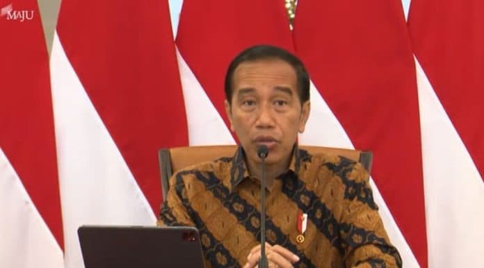 jokowi_ngaku_pusing_2_minggu_ini_gara_gara_urusan_sepak_bola