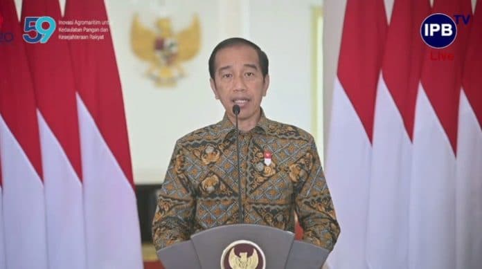 jokowi_pastikan_harga_bbm_subsidi_naik_pertalite_rp10000_per_liter