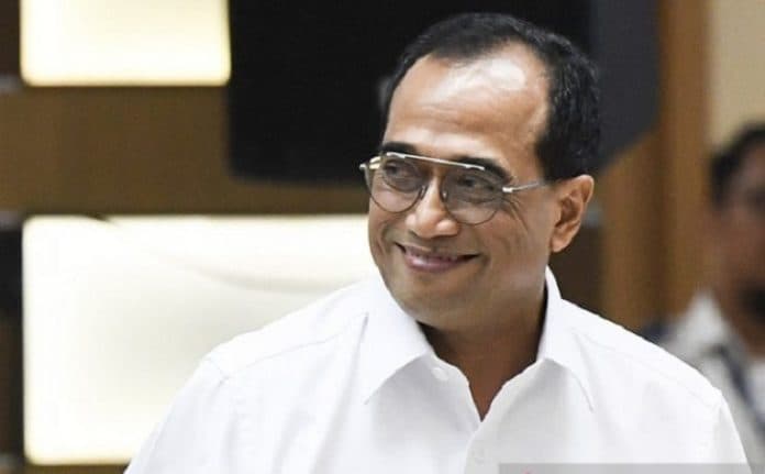 jokowi_perintahkan_menhub_hati_hati_berikan_slot_penerbangan