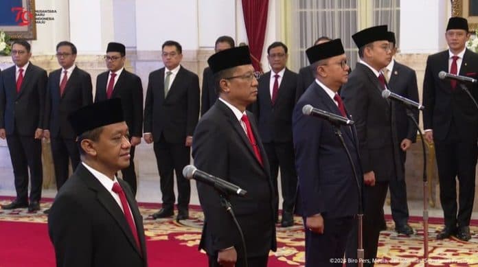 jokowi_resmi_melantik_tiga_menteri_satu_wamen_dan_tiga_kepala_badan