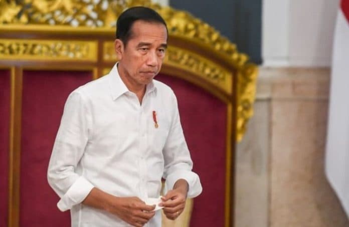 jokowi_sebut_dipaksakan_bangunan_pemko_dicat_warna_partai