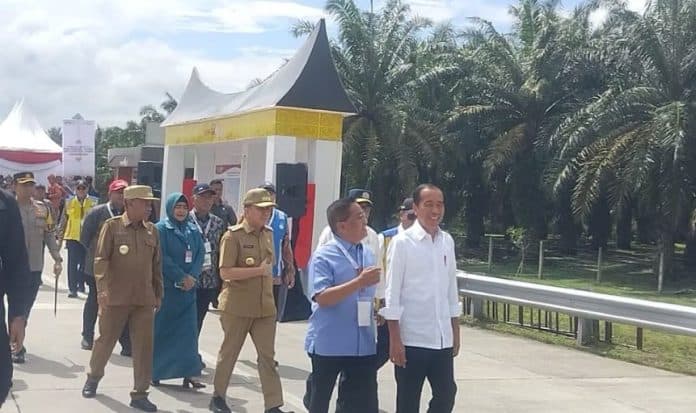 jokowi_tanggapi_isu_jalan_tol_dibangun_oleh_swasta_ada_kontribusi_apbn_dan_bumn