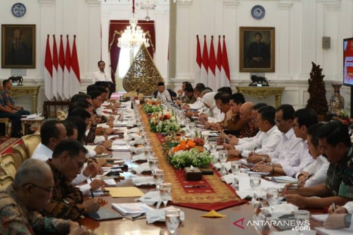 jokowi_ungkap_lima_tahun_lalu_ada_menteri_gagal_paham_visi_misi
