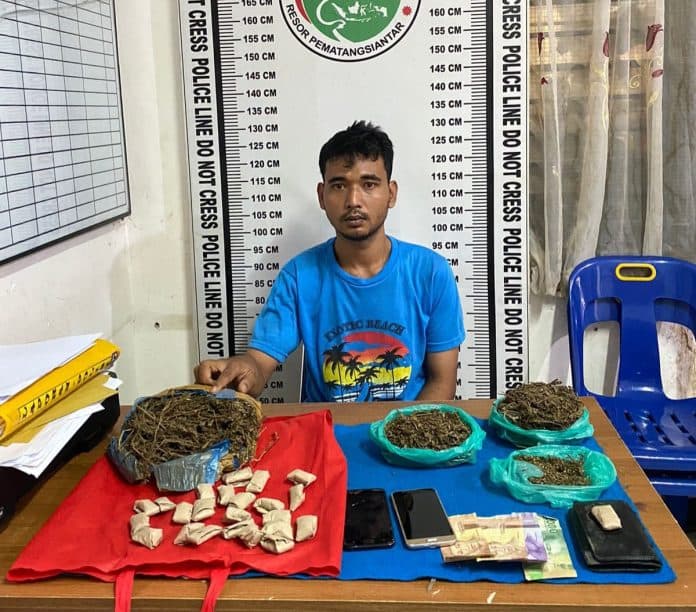 jual_ganja_di_warung_tuak_yudha_daulay_diringkus_polisi