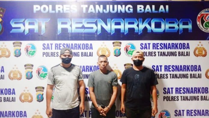 jual_sabu_ke_polisi_warga_tanjungbalai_diciduk_dari_rumahnya