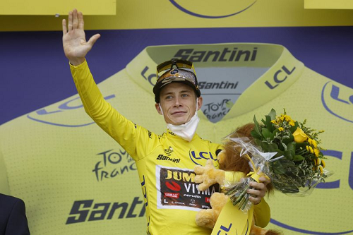 juarai_etape_11_tour_de_france_vingegaard_rebut_kaos_kuning_dari_pogacar