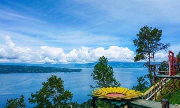 jumlah_kunjungan_wisatawan_ke_simarjarunjung_kalahkan_parapat_dan_tigaras