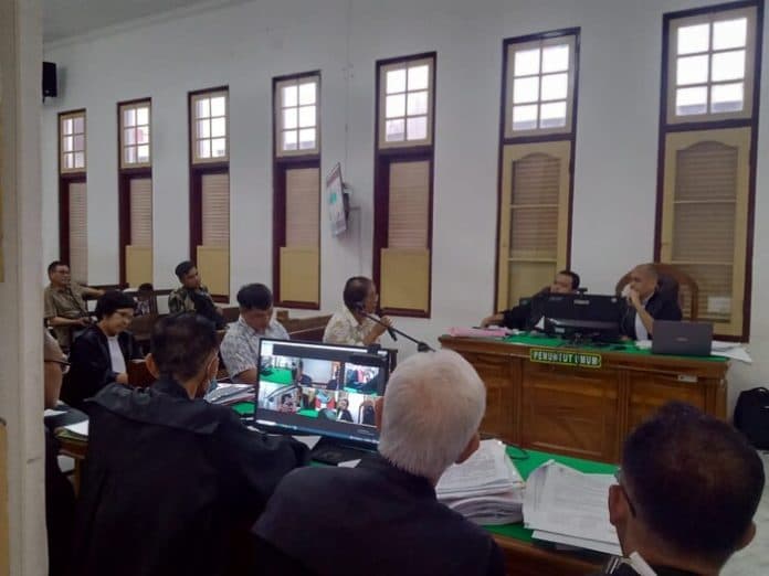 juniar_tampubolon_terima_uang_dari_berman_majelis_hakim_ultimatum_kembalikan_ke_negara