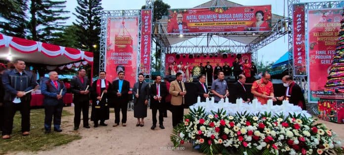 junimart_girsang_rayakan_natal_oikumene_di_kampung_halaman_bersama_warga_dairi