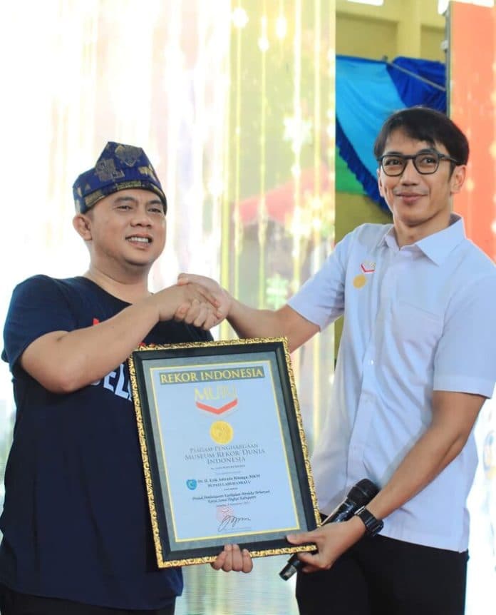 kabupaten_labuhanbatu_pecahkan_rekor_muri_bidang_pendidikan