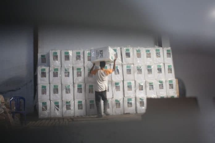 kades_di_deli_serdang_tak_beri_izin_kantornya_tempat_penyimpanan_logistik_pemilu