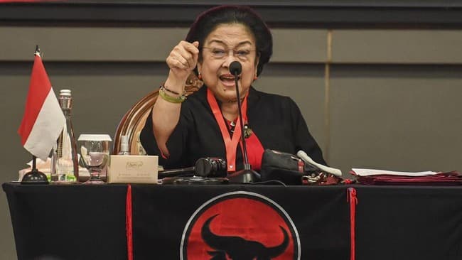 kades_minta_dana_desa_rp300_t_megawati_kerja_dulu