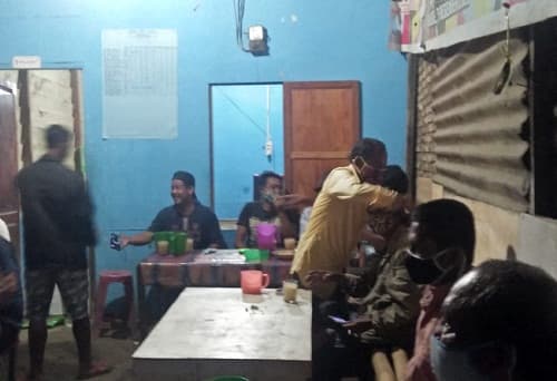 kades_narumonda_iii_imbau_warga_patuhi_pembatasan_kegiatan