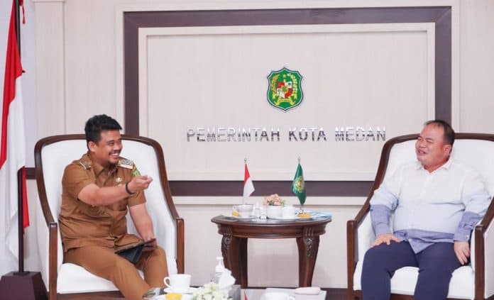 kadin_medan_ajak_para_dokter_yang_menimba_ilmu_di_singapura_dukung_program_mmt