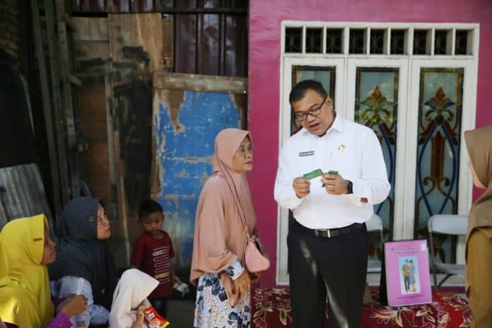 kadinkes_deli_serdang_bagikan_kis_gratis_di_posyandu_ilp_batang_kuis