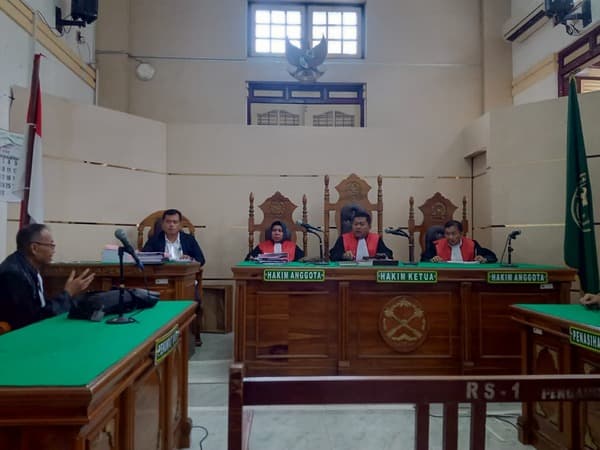 kadinkes_sumut_sakit_sidang_pemeriksaan_terdakwa_kasus_korupsi_apd_covid_19_ditunda